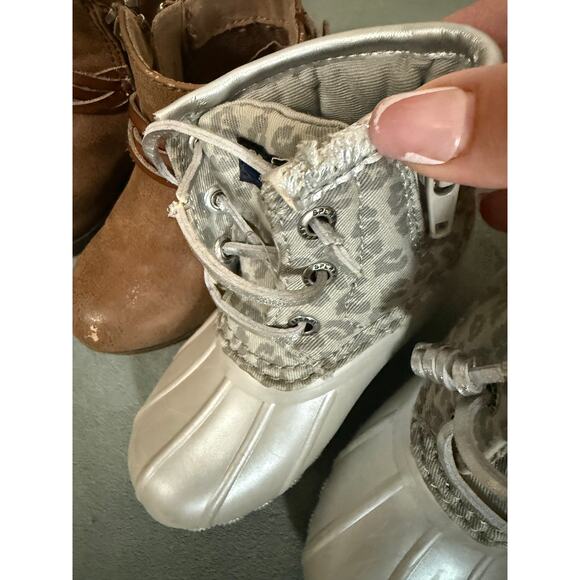 size 6 Toddler boots - Picture 3 of 6